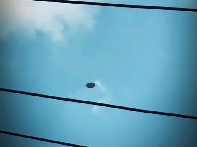 巨型UFO悬浮视频游戏截图