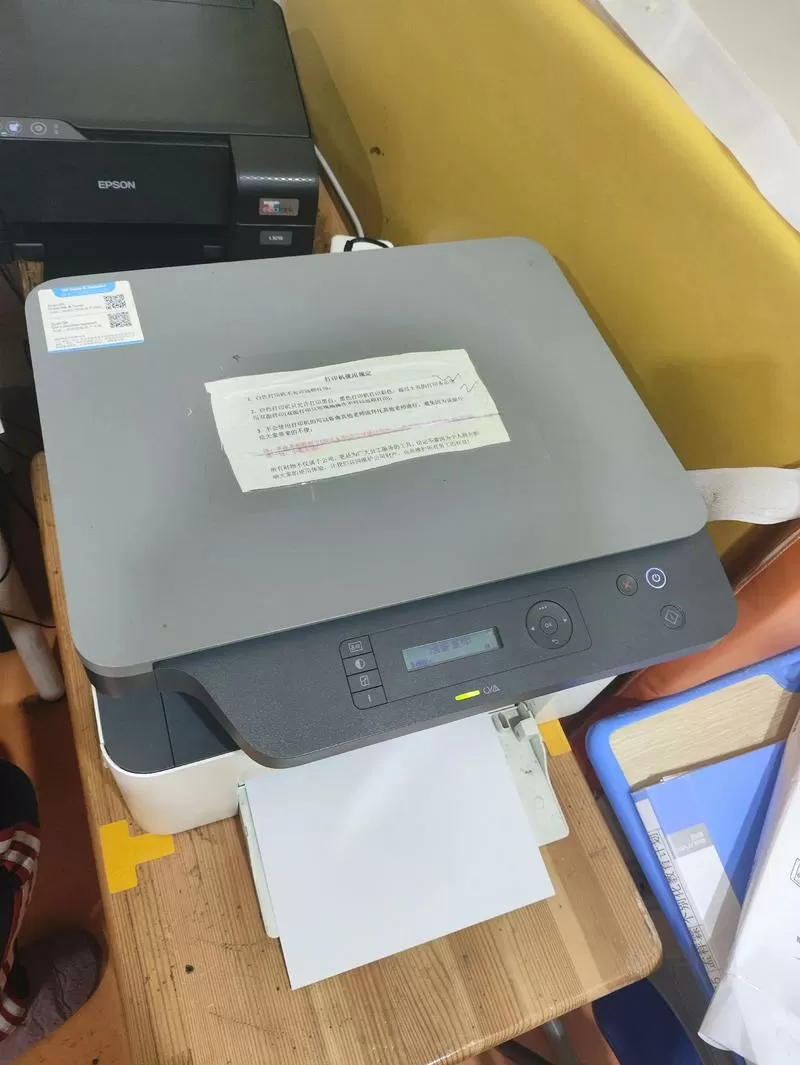 惠普136wm打印机怎么换墨盒缩略图