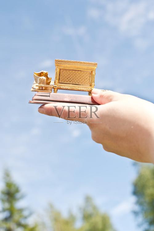 神父抢红包免授权游戏截图