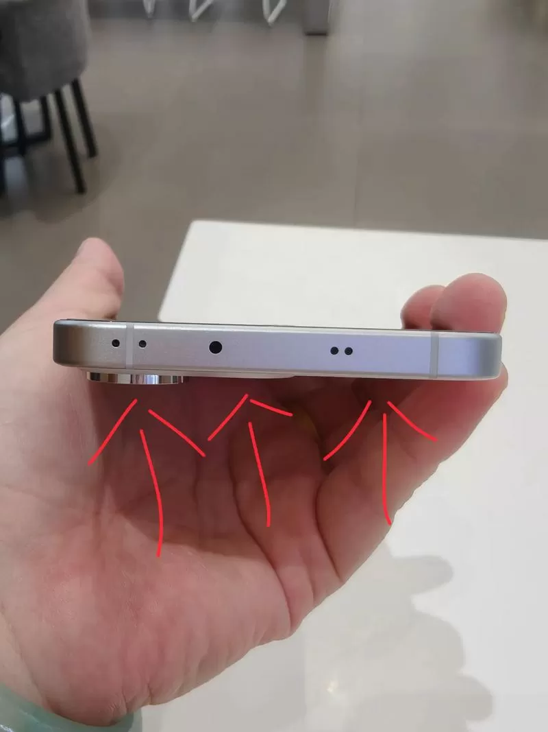 oppo手机上的孔是干嘛的缩略图